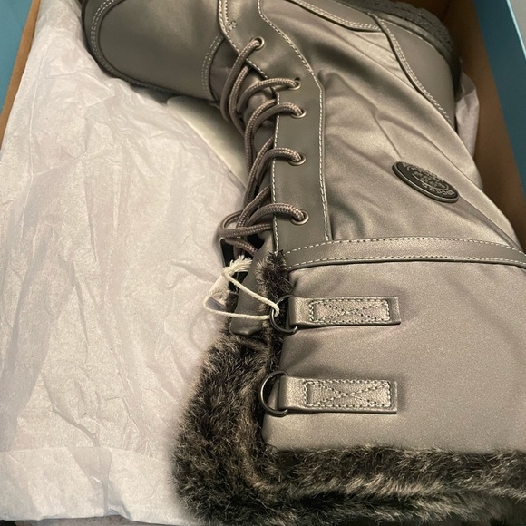 Women's Gray Winter Boots - Picture 2 of 11